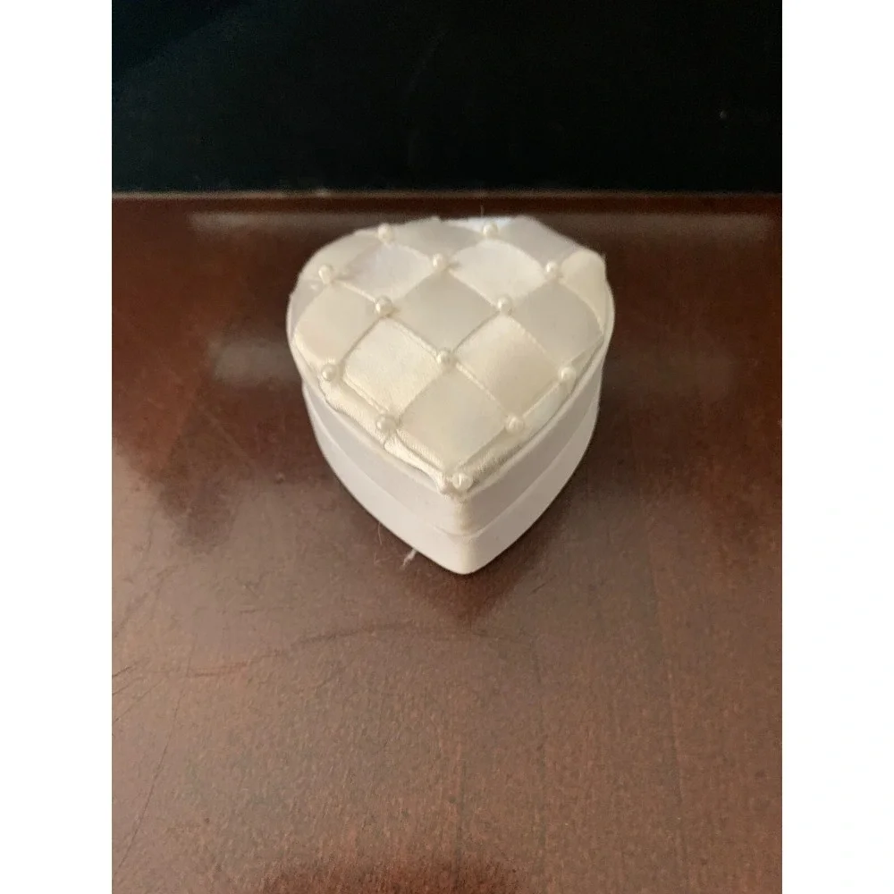 Heart‎ Shape Pearl Beads Decorative Trinket Box Good Condition